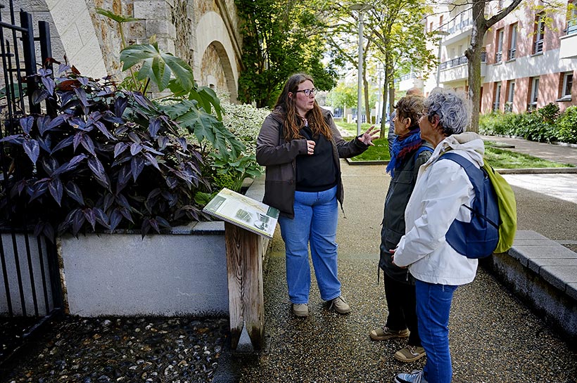 Association La Bouilloire pendant une balade nature à Cachan