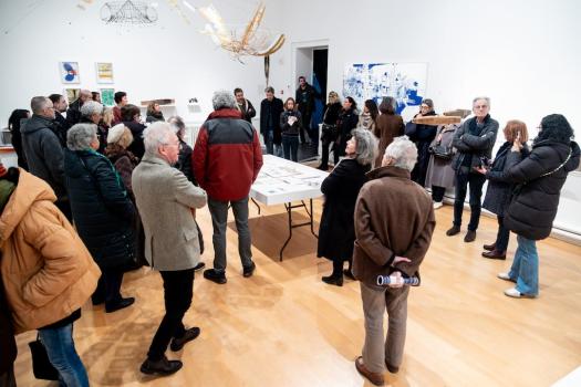 Vernissage de l’exposition « Machines volantes, maquettes urbaines et sculptures animées » (13 février). Crédit Nasser Berzane